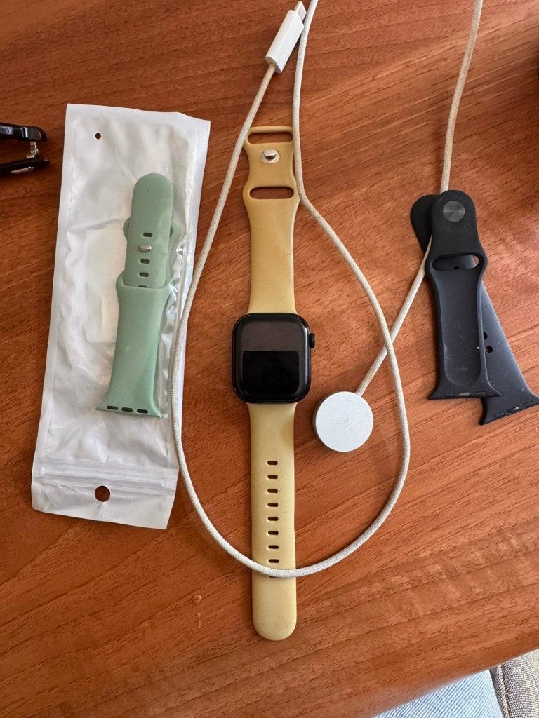 Apple Watch 10 42 mm - Comme neuve - 2 bracelets extra, Bijoux, Sacs & Beauté, Montres connectées, Apple Watch, IOS, Comme neuf