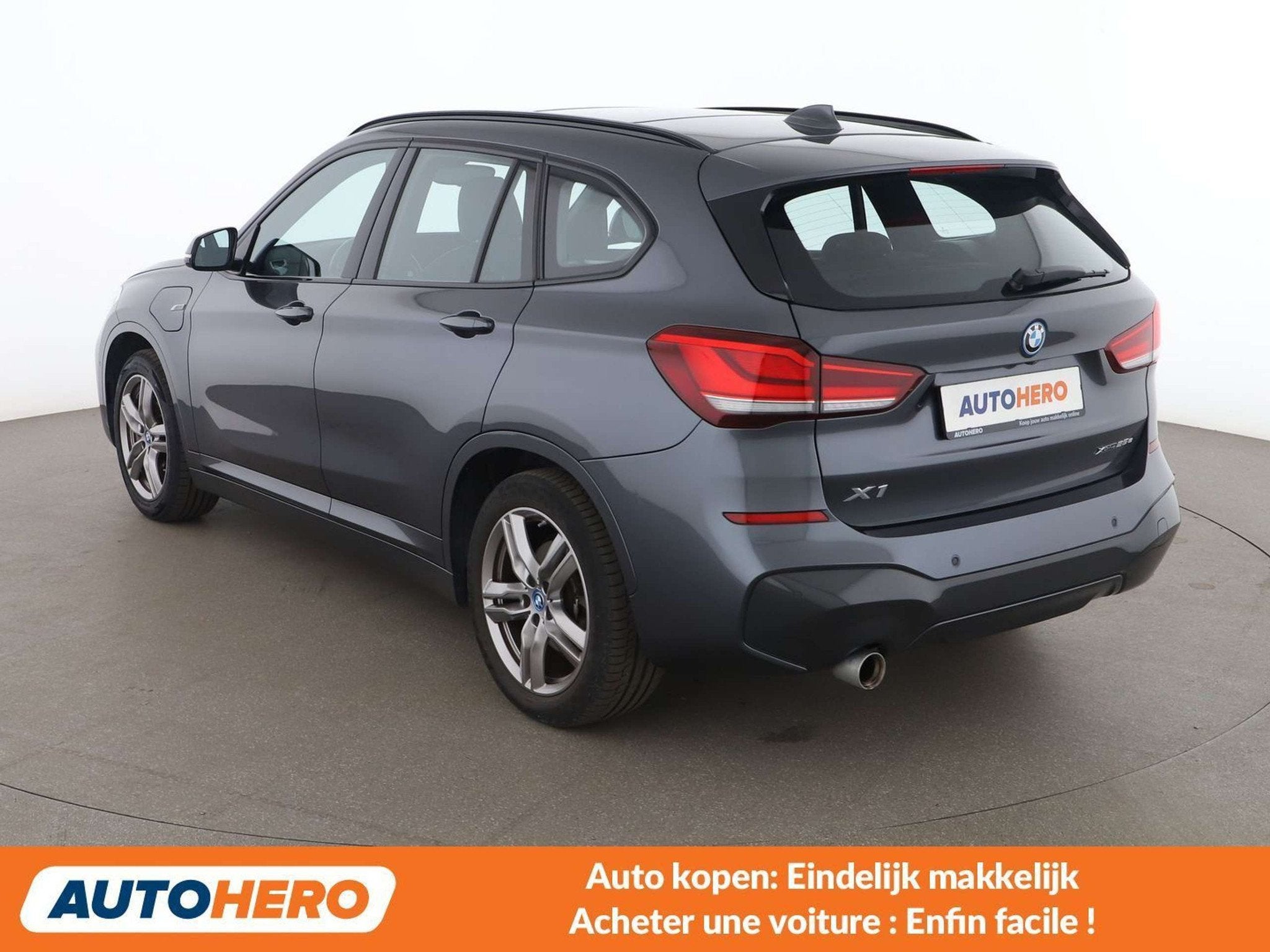BMW X1 xDrive 25e M Sport (année de construction 2022), Autos, X1, Argent ou Gris, Achat, Euro 6
