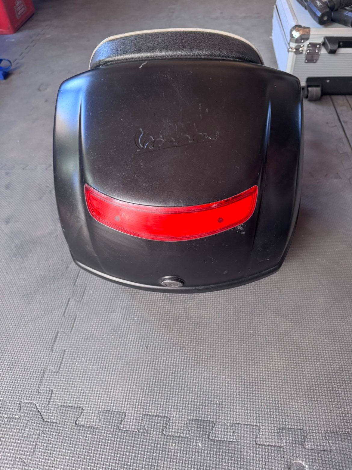 Vespa topkoffer, Ophalen