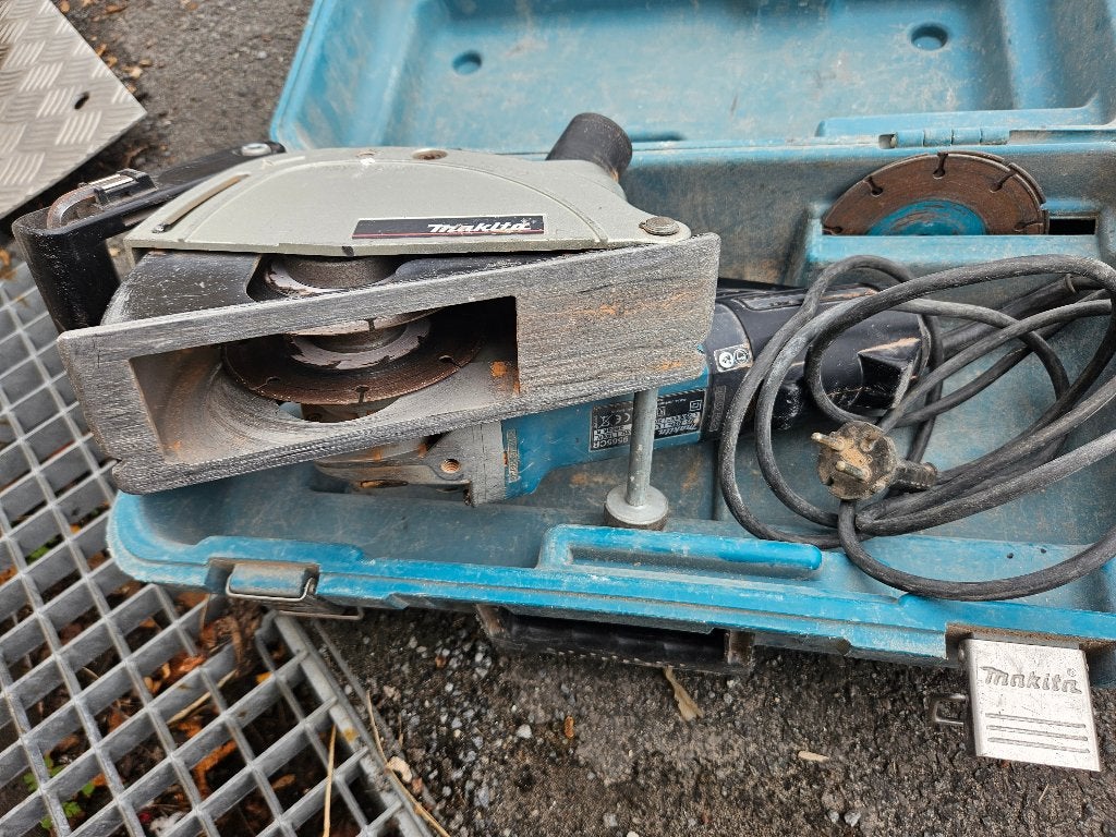 Makita muurfrees muursleuf sleuvenzaag of sleuvenfrees, Doe-het-zelf en Bouw, Muurfrees, Ophalen of Verzenden, Zo goed als nieuw