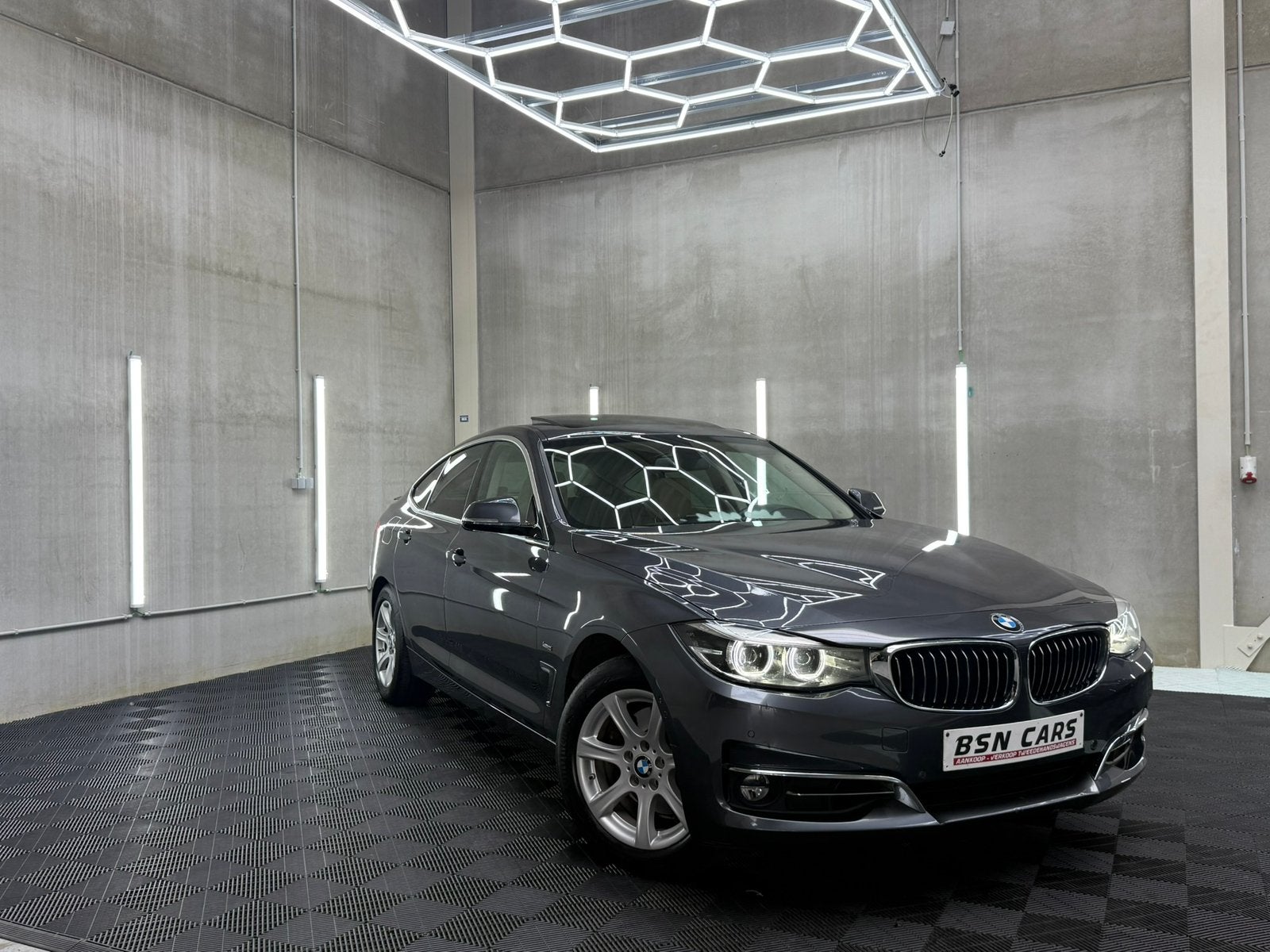 BMW 330i GT XDRIVE/PANO/360CAMERA/MEMORY/GARANTIE, Auto's, BMW, Achterwielaandrijving, Leder, BMW Premium Selection, Zilver of Grijs