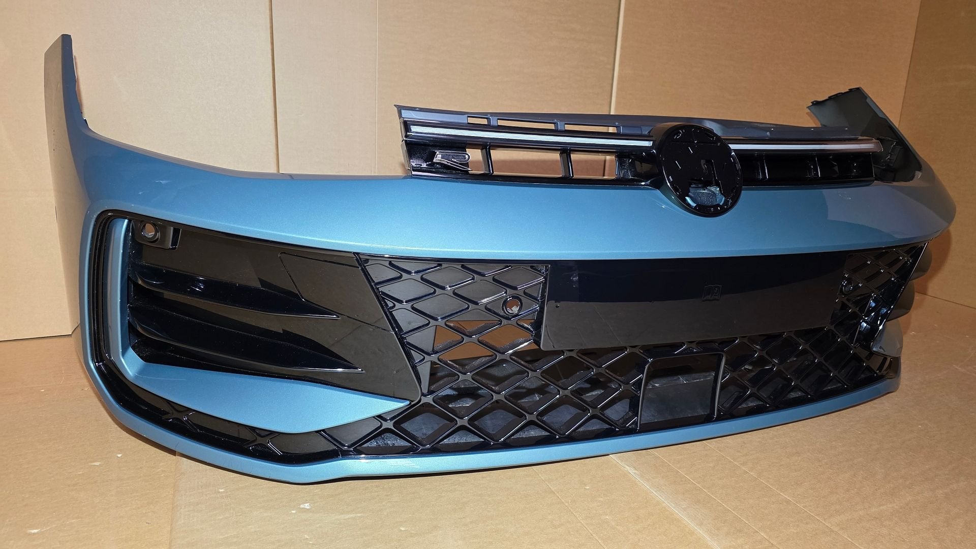 Voorbumper VW Passat B9 R-LINE 6xPDC LED 3J0807221B BUMPER, Auto-onderdelen, Gebruikt, -, Ophalen of Verzenden, Bumper