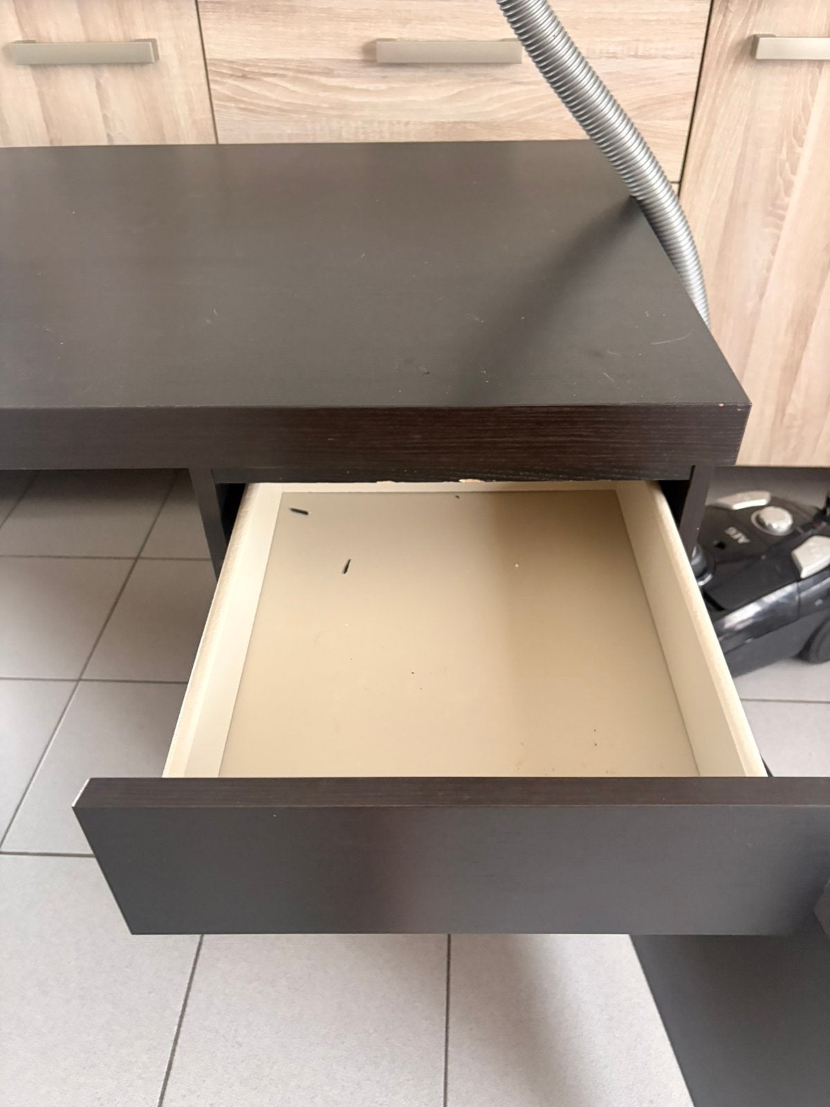Malm bureau ikea, Ophalen, Zo goed als nieuw, IKEA