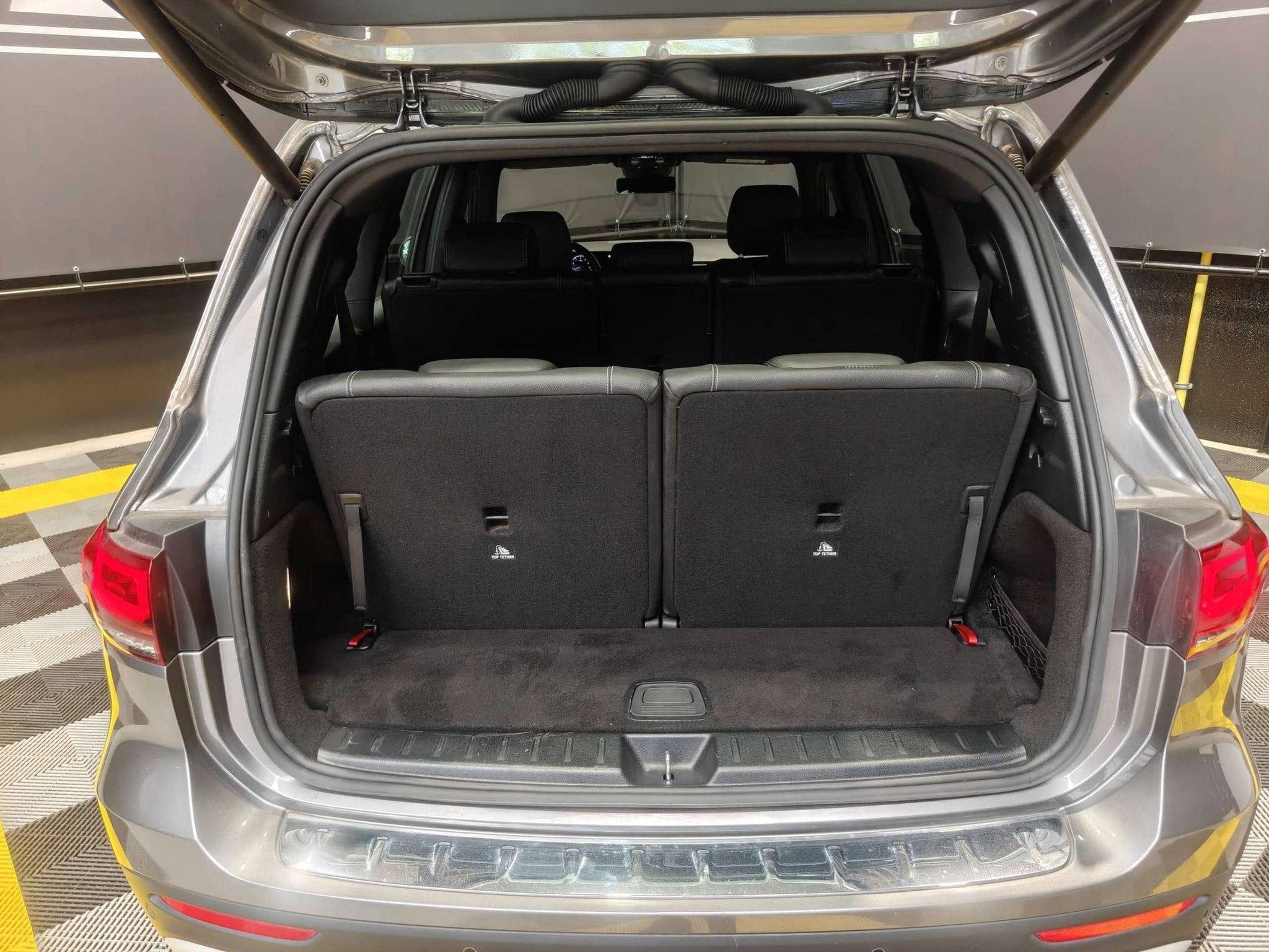 Mercedes-Benz GLB 180 7-zit/LED/WarmLeder/18"/Trekhaak/CAM/P, Auto's, 135 pk, Gebruikt, 4 cilinders, 7 zetels