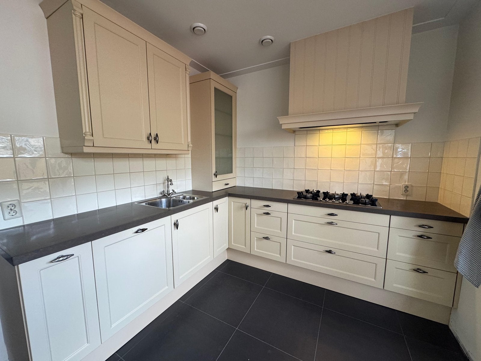 Nette Landelijke Hoekkeuken + Apparatuur + GEDEMONTEERD, Huis en Inrichting, Keuken | Complete keukens, Ophalen of Verzenden, Zo goed als nieuw