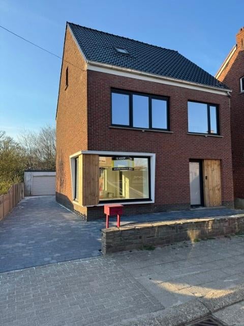 Mooi gerenoveerde woning, 200 tot 500 m², 8 kamers, Tielen, Vrijstaande woning