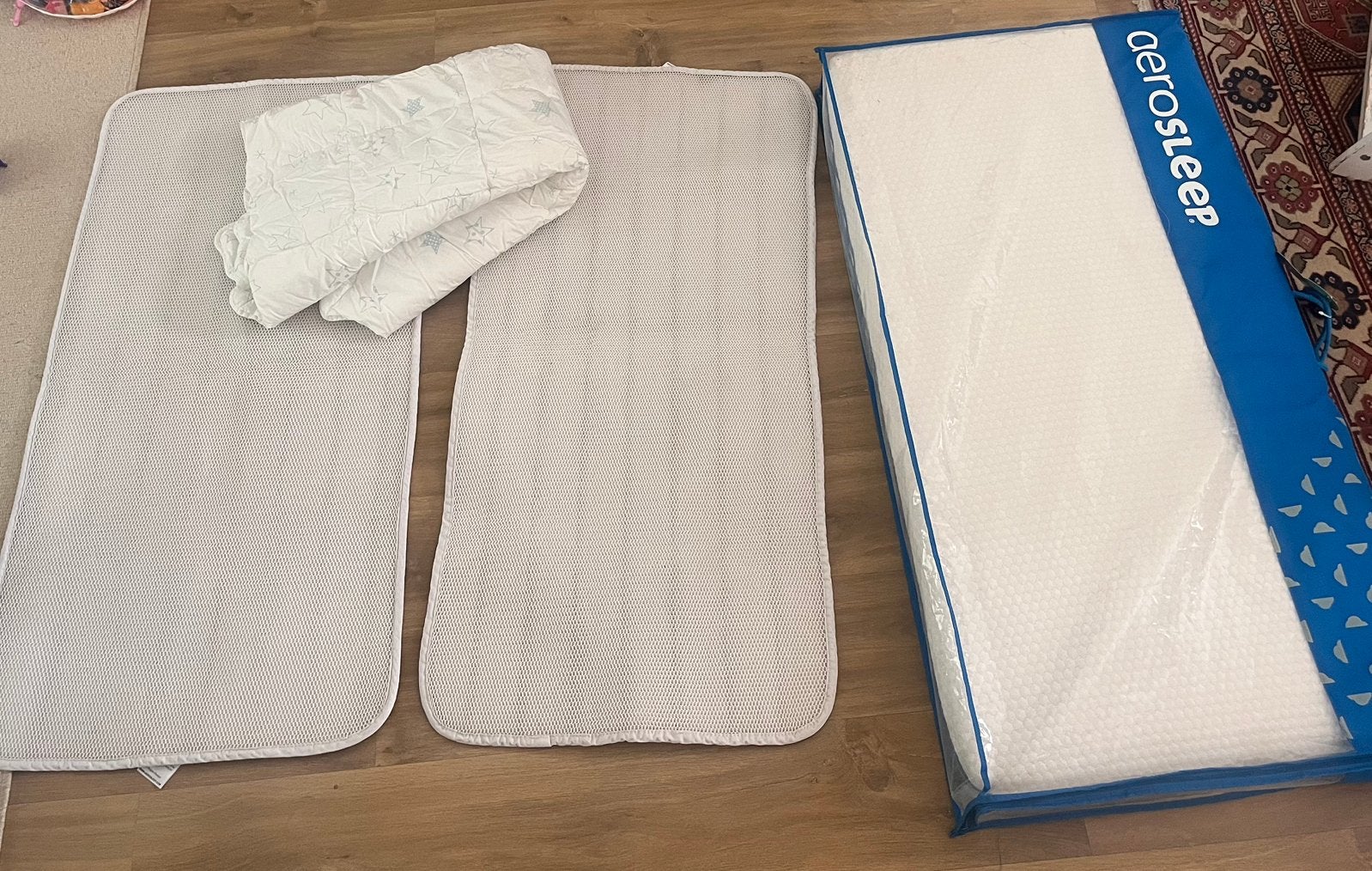 Aerosleep matras en 2 matrasbeschermers, Kinderen en Baby's, Ophalen, Zo goed als nieuw