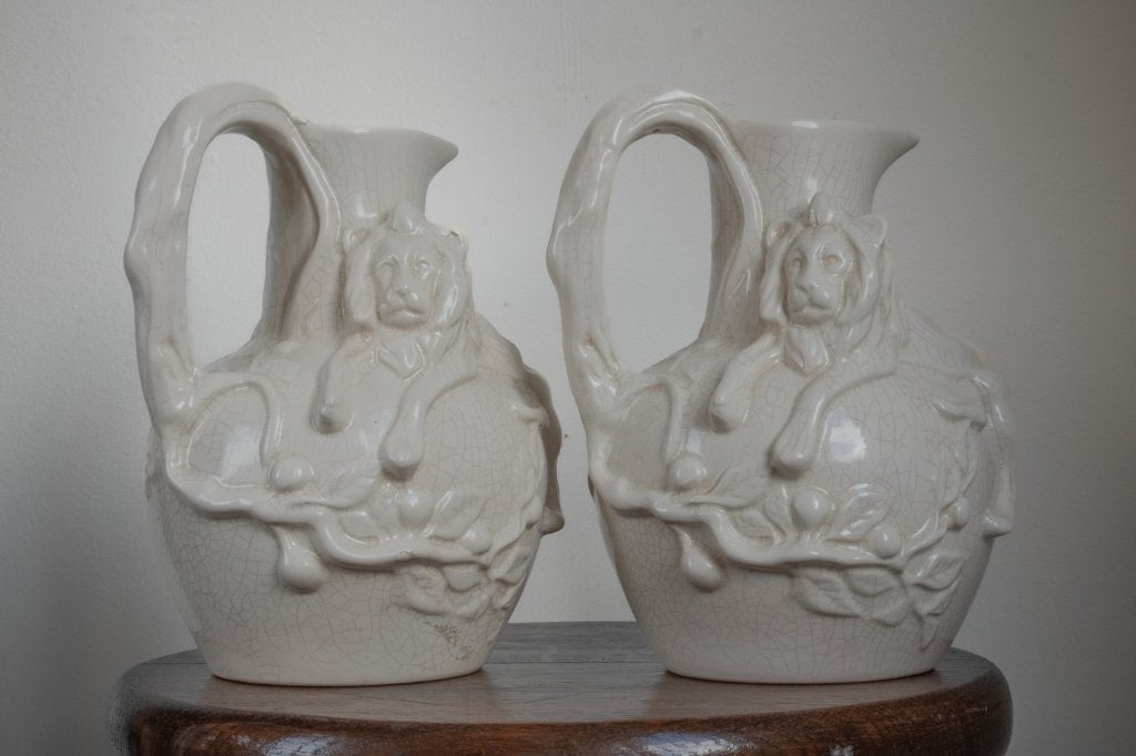 Ensemble de 2 carafes Louvière avec relief en forme de lion, Enlèvement ou Envoi