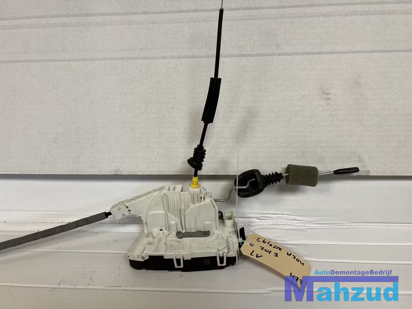 MERCEDES C KLASSE W204 Links voor deurslot A0997200735, Gebruikt, Mercedes-Benz AG, Mercedes-Benz, Mercedesstrasse 120
70372  Stuttgart, DE