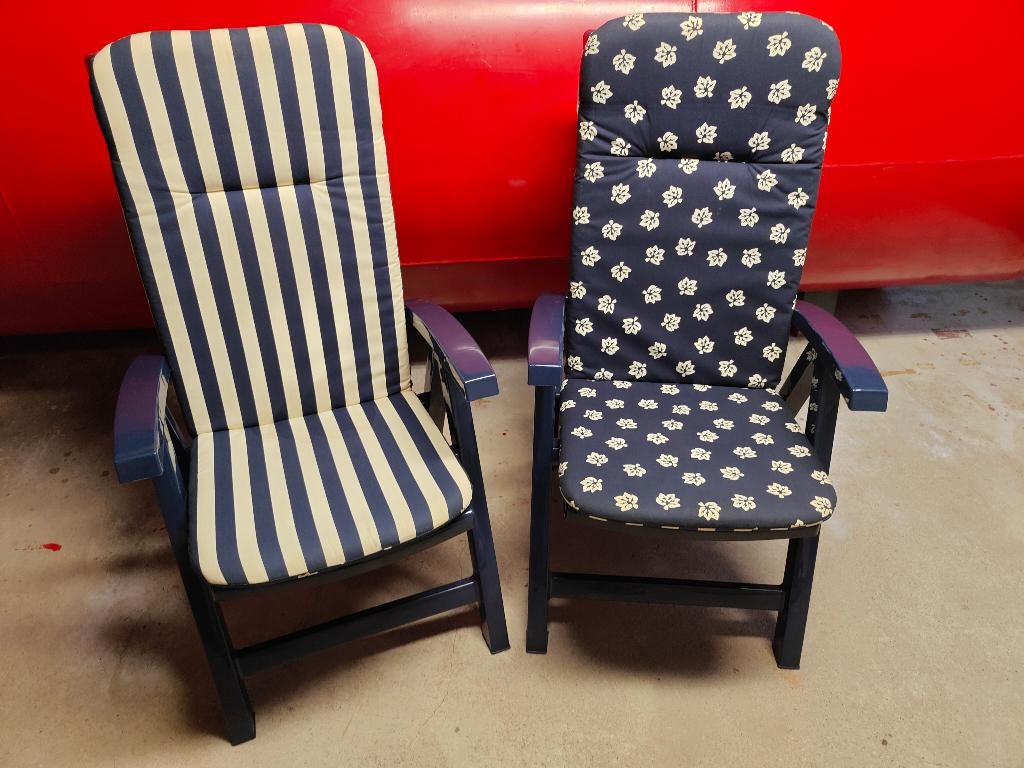 2 Tuin stoelen (blauw) in goede staat met ovaal tafel., Ophalen, Gebruikt, Kunststof, Inklapbaar
