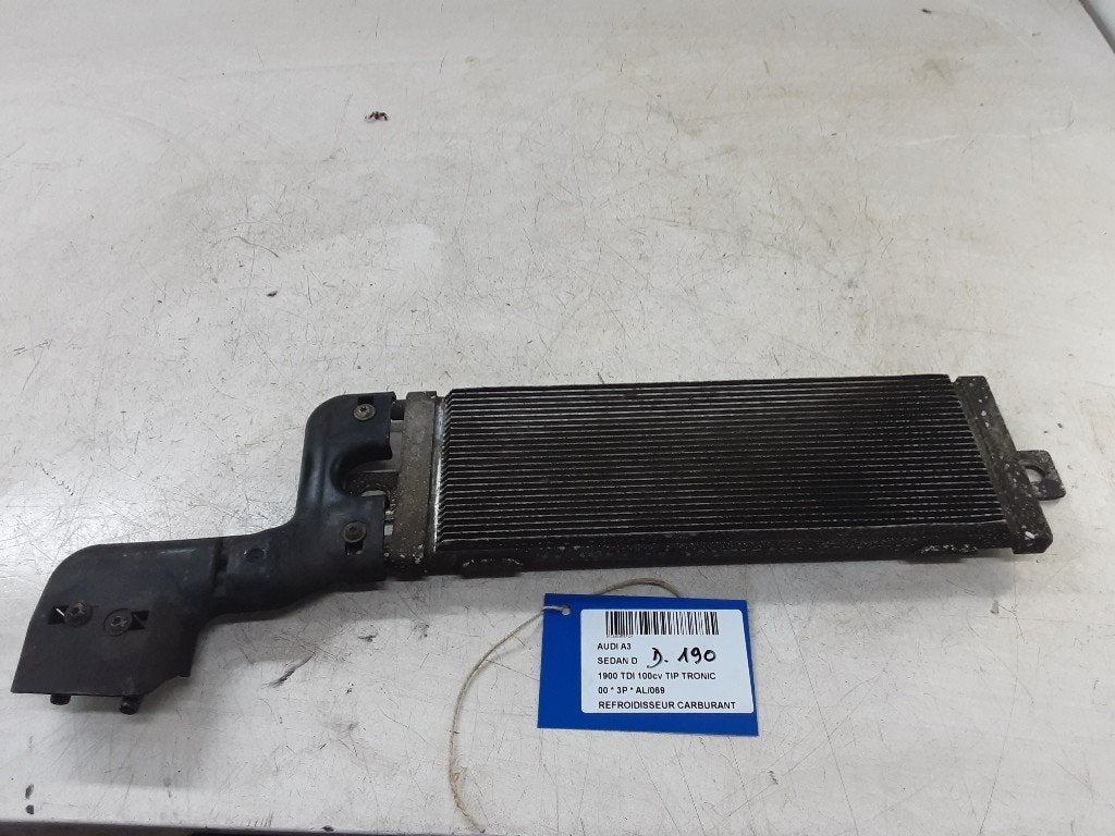 REFROIDISSEUR CARBURANT Audi A3 (8L1) (01-1996/05-2003), Mevr. I. Hauben, Audi, Utilisé, Rue de l'Espoir 34 34
4030  GRIVEGNÉE, BE