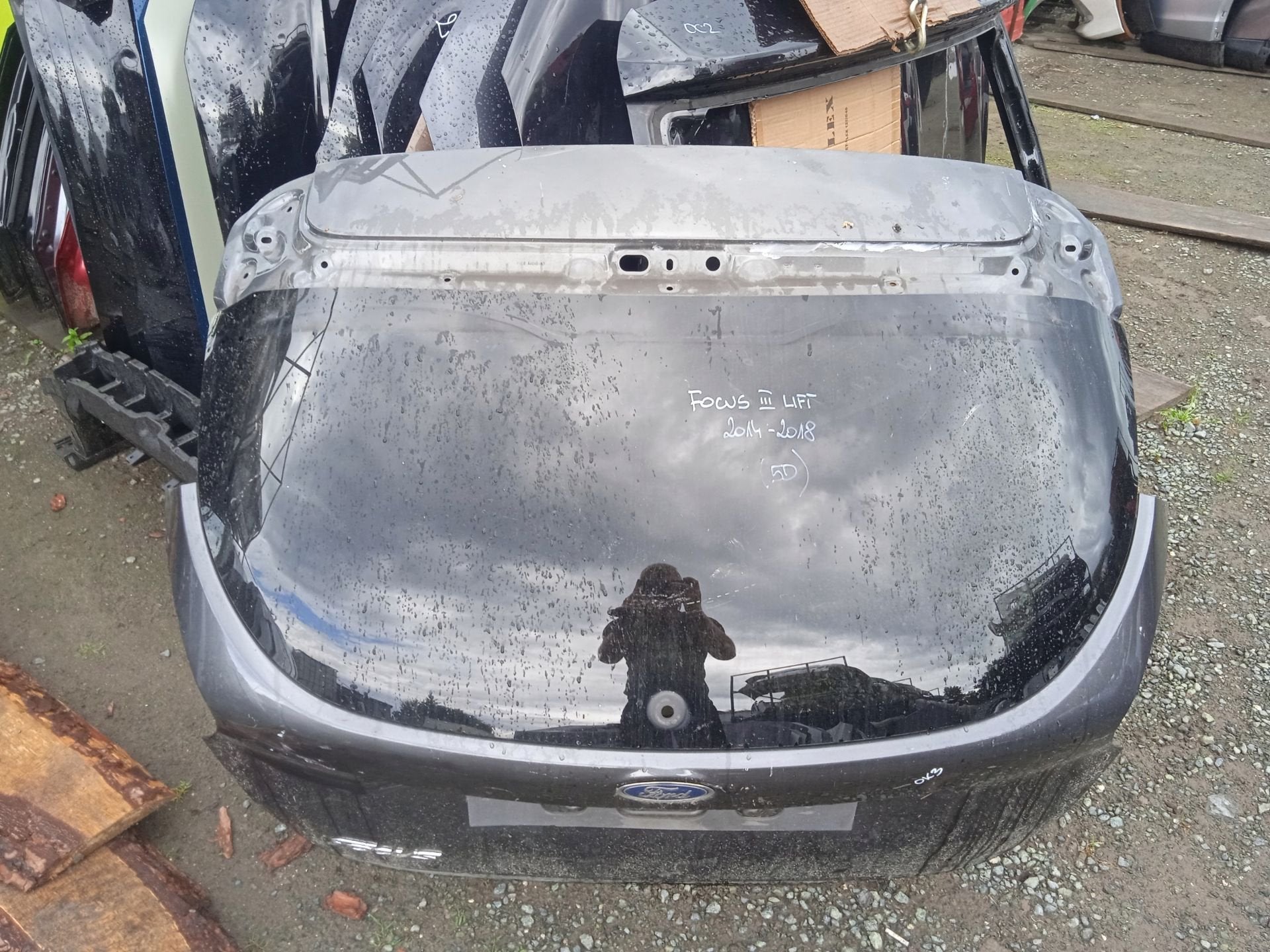 Hayon arri re de Ford Focus, Info@ford.com, Porte, Ford Motor Company, American Road 1
48126  Dearborn