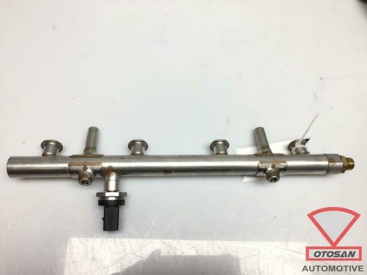 distributeur de rampe de carburant audi q2 2018 vag 06k13331, AUDI AG, Auto-Union-Strasse 1
85045  Ingolstadt, DE, Audi, Utilisé