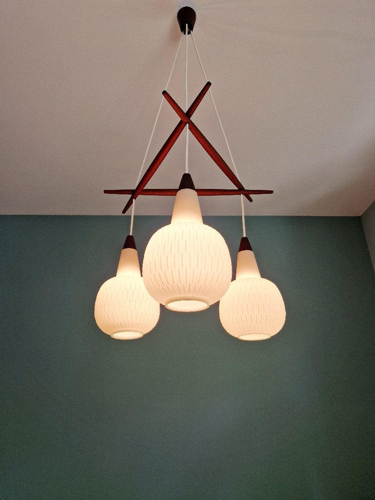 Lustre scandinave en teck et opaline blanche, années 1960, Enlèvement ou Envoi