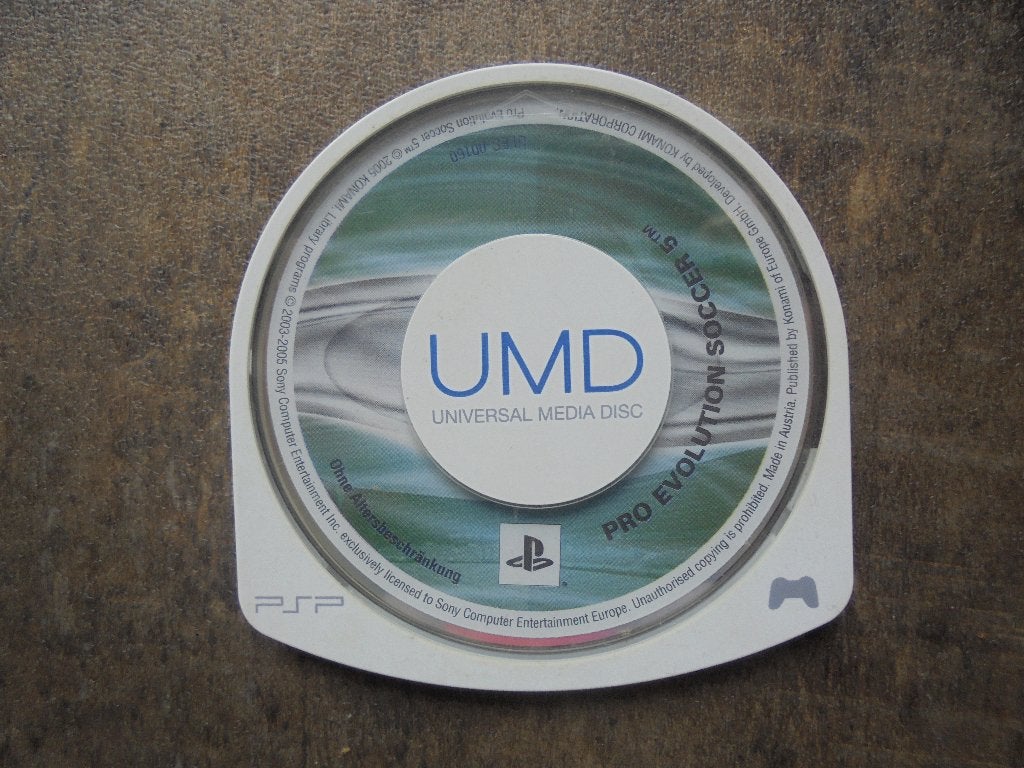 Pro Evolution Soccer 5 voor PSP (zie foto's), Consoles de jeu & Jeux vidéo, Jeux | Sony PlayStation Portable, Enlèvement ou Envoi