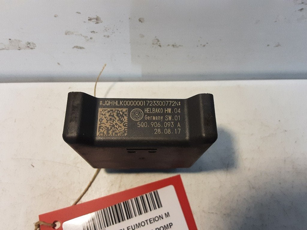 ORDINATEUR POMPE A CARBURANT Golf Sportsvan (AUVS), Volkswagen, Mevr. I. Hauben, Utilisé, Rue de l'Espoir 34 34
4030  GRIVEGNÉE, BE
