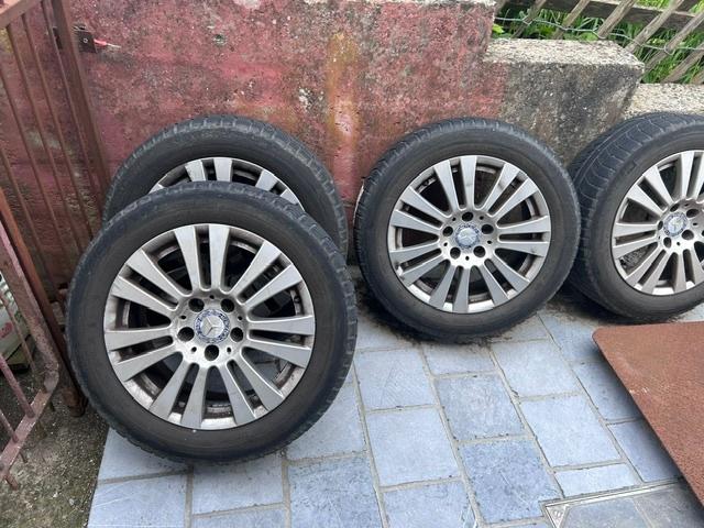 Jantes Mercedes avec pneus d'hiver, Pneus et Jantes, Pneus hiver, 16 pouces, Véhicule de tourisme