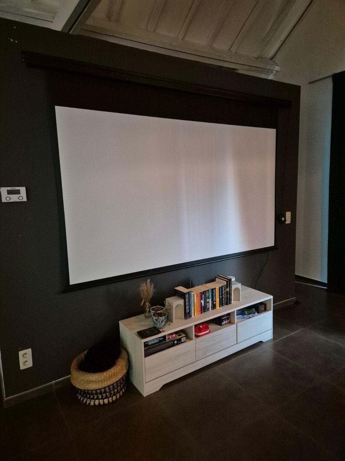 Elektrisch projectiescherm - 106inch, Audio, Tv en Foto, Beamers, Ophalen, Zo goed als nieuw