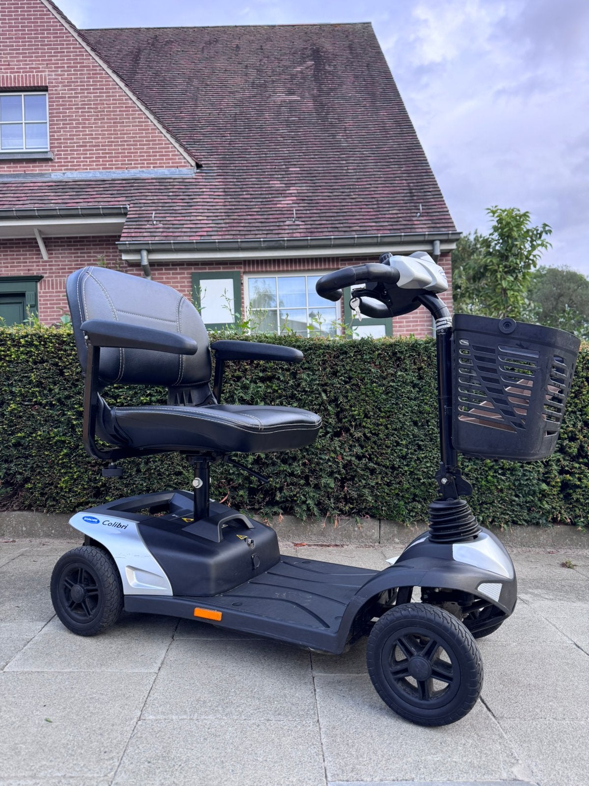 Voiturette électrique Invacare Colibri pliable - ÉTAT NEUF, Enlèvement ou Envoi, Pliant, Comme neuf, Fauteuil roulant électrique