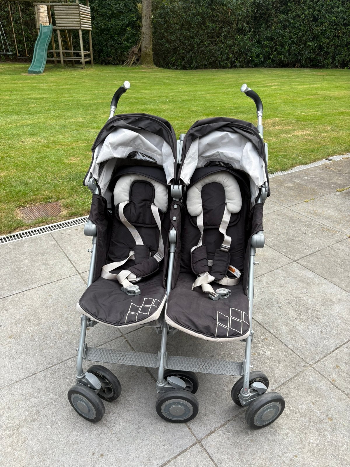 Dubbele buggy - opvouwbaar - McLaren, Kinderen en Baby's, Buggy's, Ophalen, Zo goed als nieuw