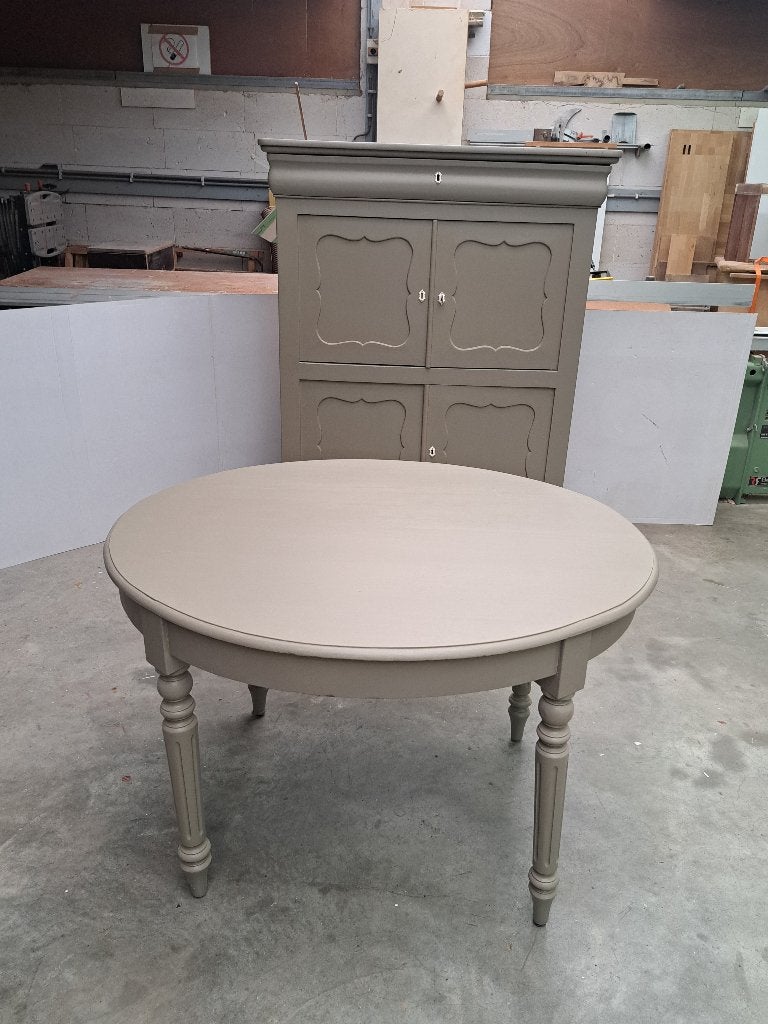 Mooi gerestaureerde broodkast en tafel, Ophalen