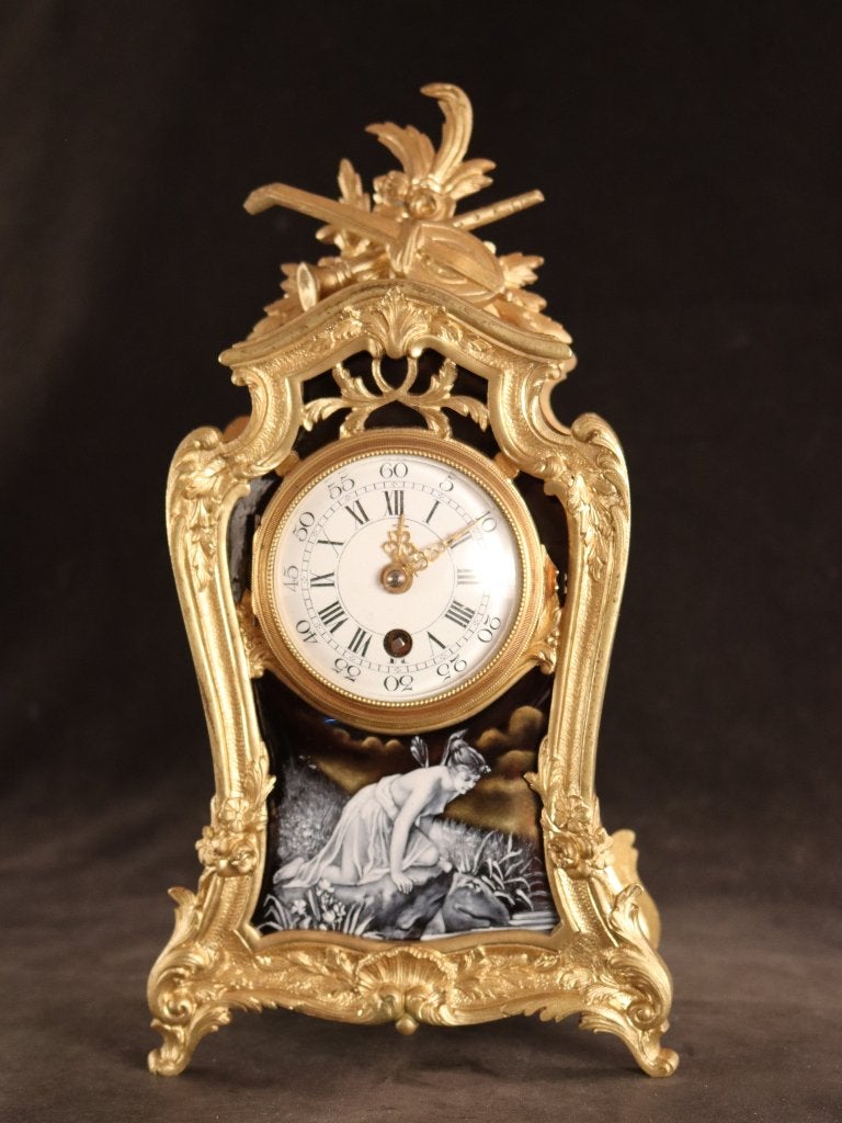 Horloge de table rococo en bronze et émail, Antiquités & Art, Enlèvement ou Envoi