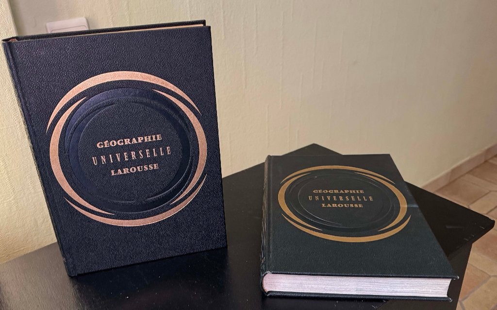 GEOGRAPHIE UNIVERSELLE LAROUSSE - 2 VOLUMES ( 1 & 2), Boeken, Encyclopedieën, Complete serie, Ophalen of Verzenden, Zo goed als nieuw