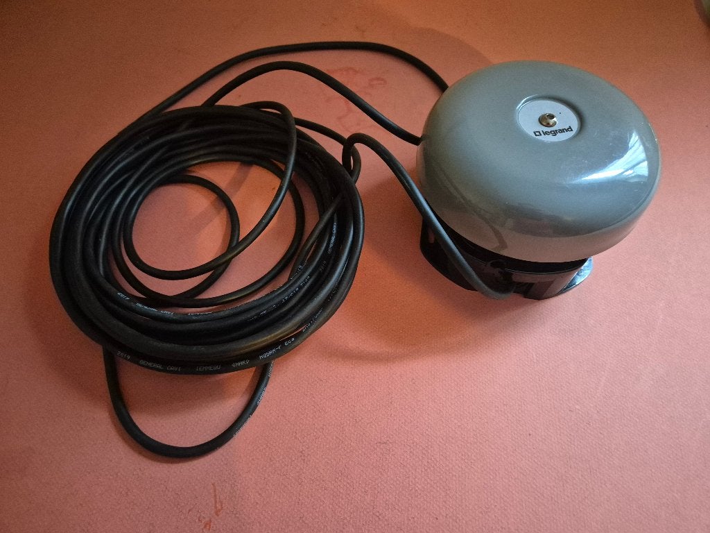 Cloche scolaire LEGRAND neuve, 98 dB + câble, Enlèvement ou Envoi, Neuf