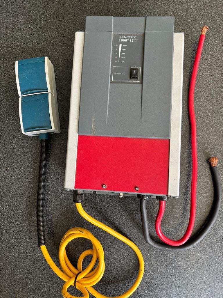 Zuivere omvormer Powersine TBS PS1600W 12V DC naar 230V AC, Ophalen, Zo goed als nieuw