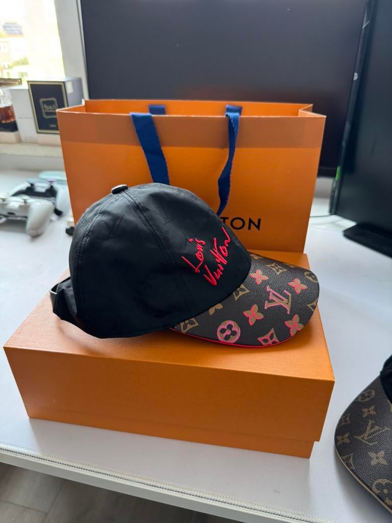 Casquette louis vuttion fall in love, Envoi, Comme neuf, 58 ou 59 cm (L, 7¼ ou ⅜ pouces), Casquette