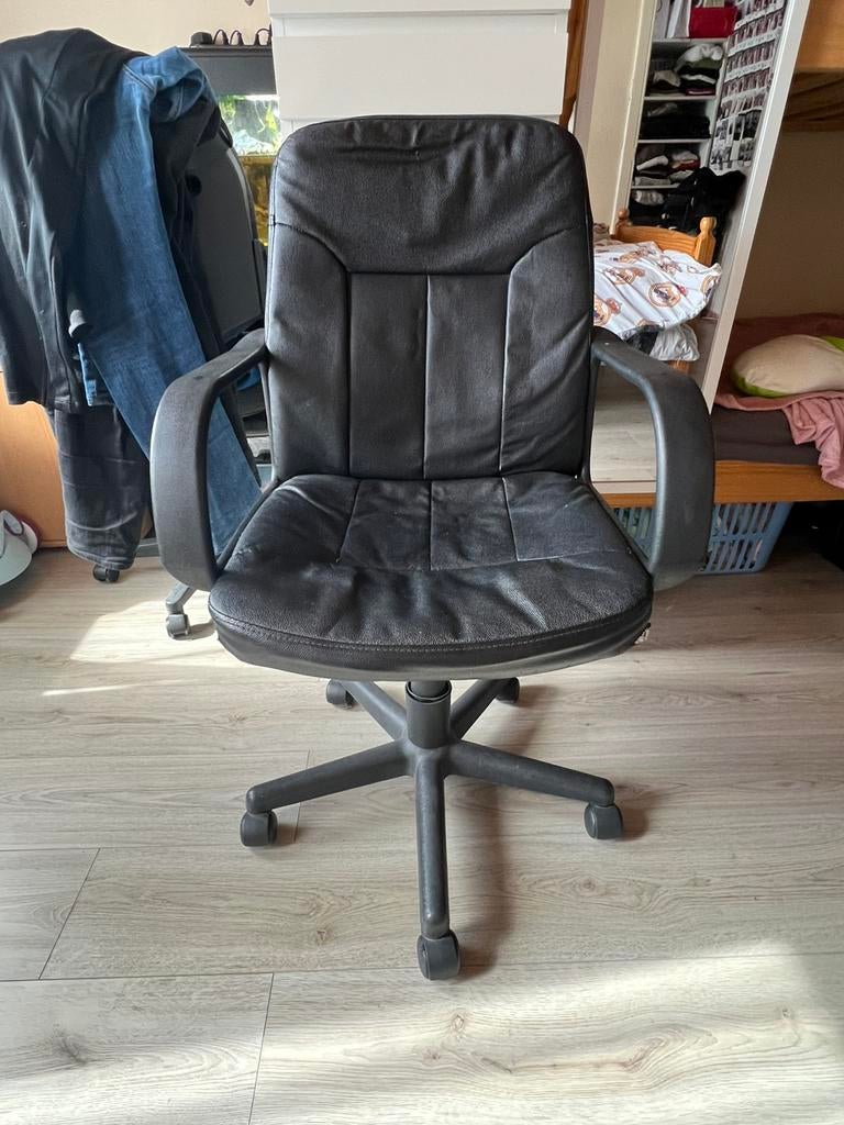 Chaise de bureau massante noire – très confortable, Enlèvement, Utilisé, Noir, Chaise de bureau