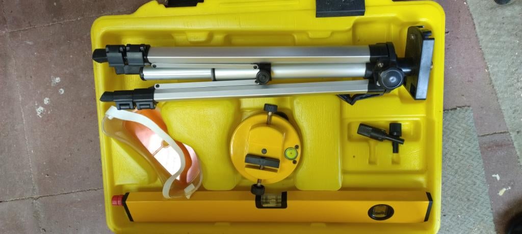 Laser waterpas, Bricolage & Construction, Instruments de mesure, Enlèvement, Utilisé, Autres appareils de mesure ou compteurs