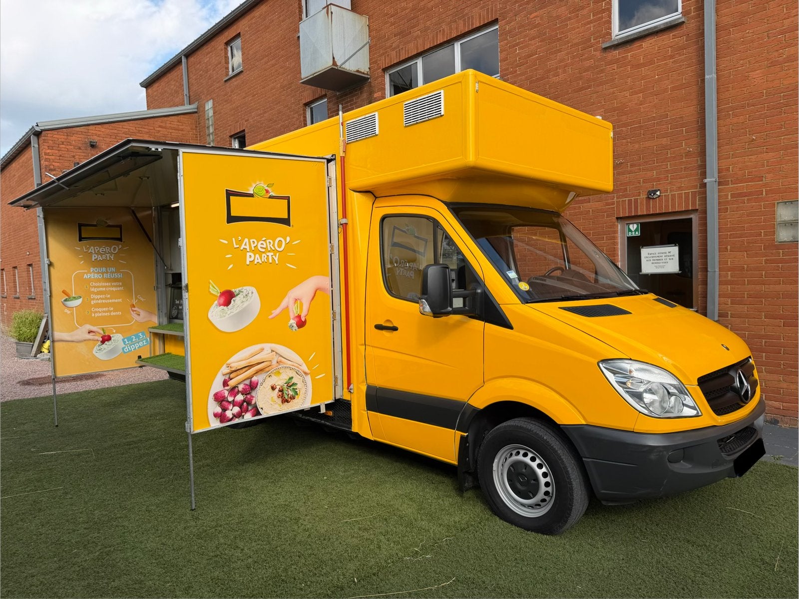 Foodtruck Mercedes 310 cdi /30.000 km/generator/2011/, Auto's, Mercedes-Benz, Particulier, Sprinter Combi, ABS, Airbags, Boordcomputer