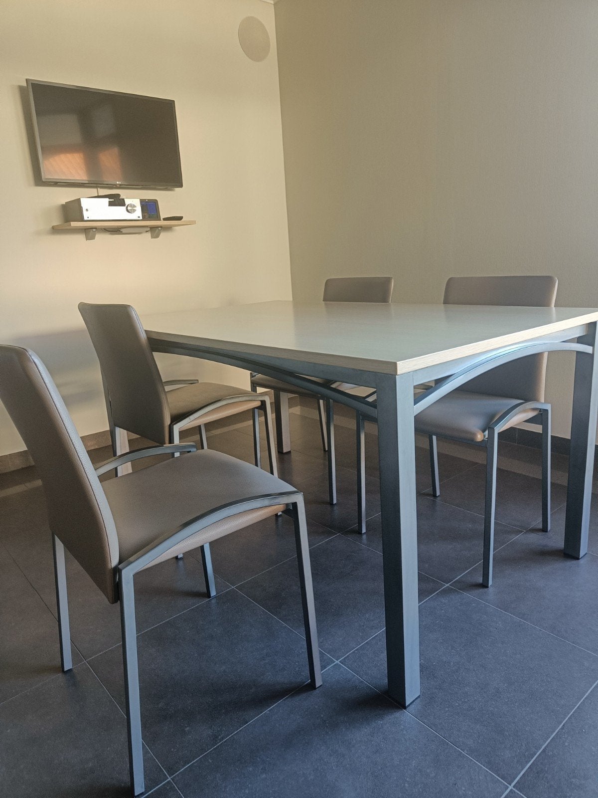 keukentafel + 4 stoelen, Ophalen, Zo goed als nieuw, Vier personen, Rechthoekig