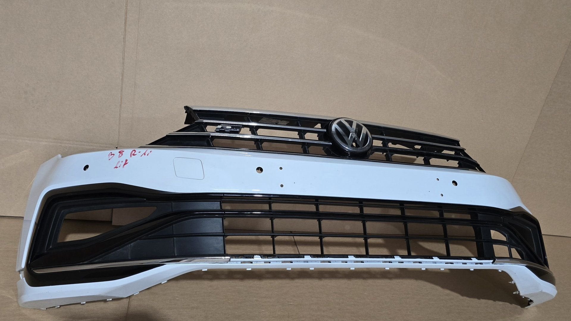 Voorbumper VW Passat B8 3G Facelift R-line 6xPDC 3G0807221G, Gebruikt, -, Voor, Ophalen of Verzenden