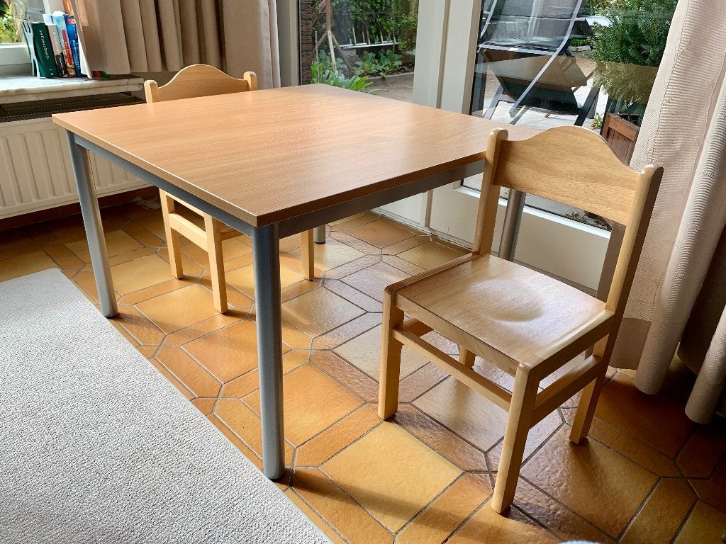 kindertafel met 2 stoelen van zeer hoge kwaliteit, Ophalen, Nieuw, Tafel(s) en Stoel(en)
