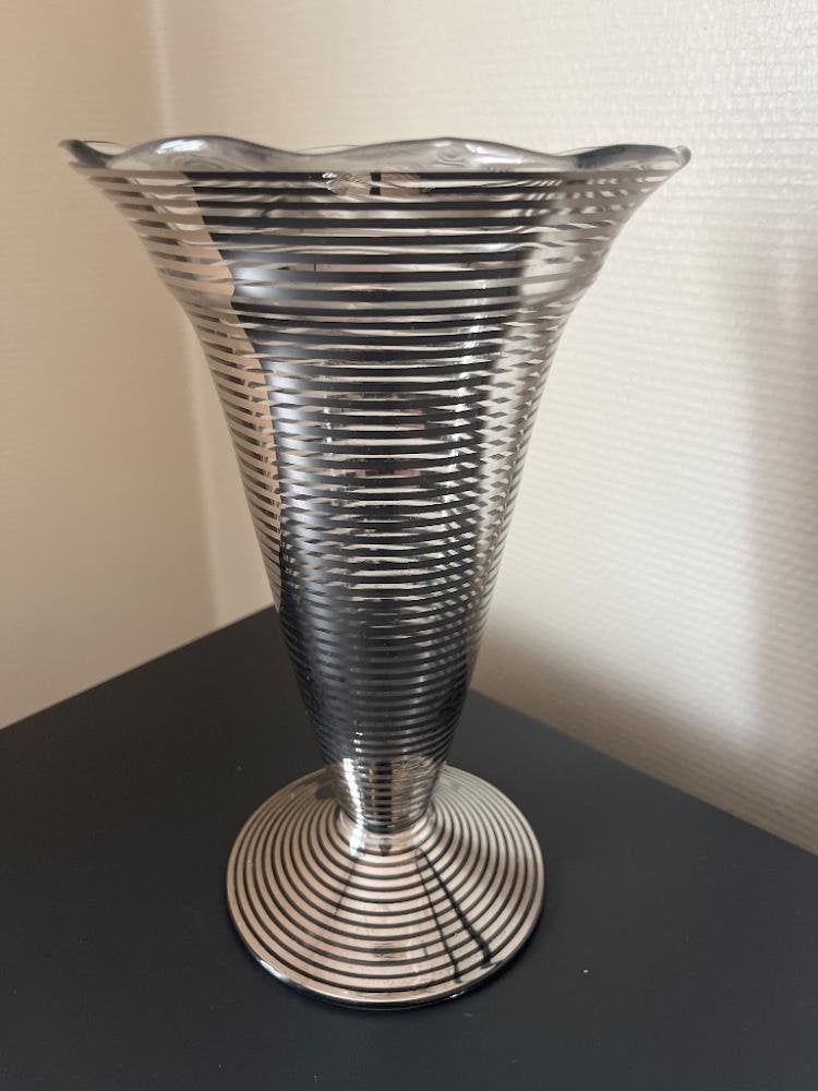 Art Deco tulpvaas, Ophalen