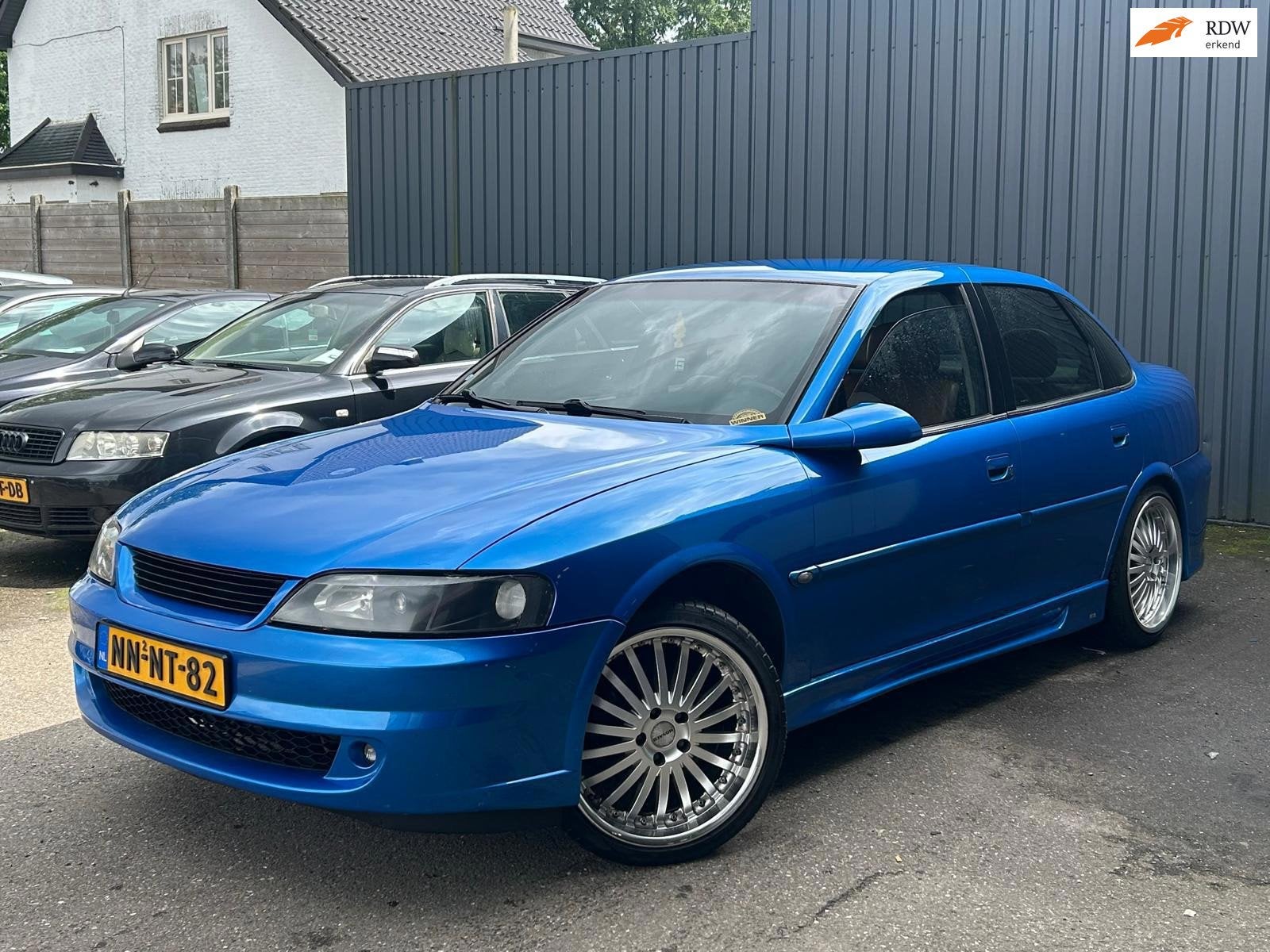 Opel Vectra AUTOMAAT 2.5i V6 CDX Luchtvering!, 4 deurs, Verwarmde buitenspiegels, Bedrijf, 125 kW