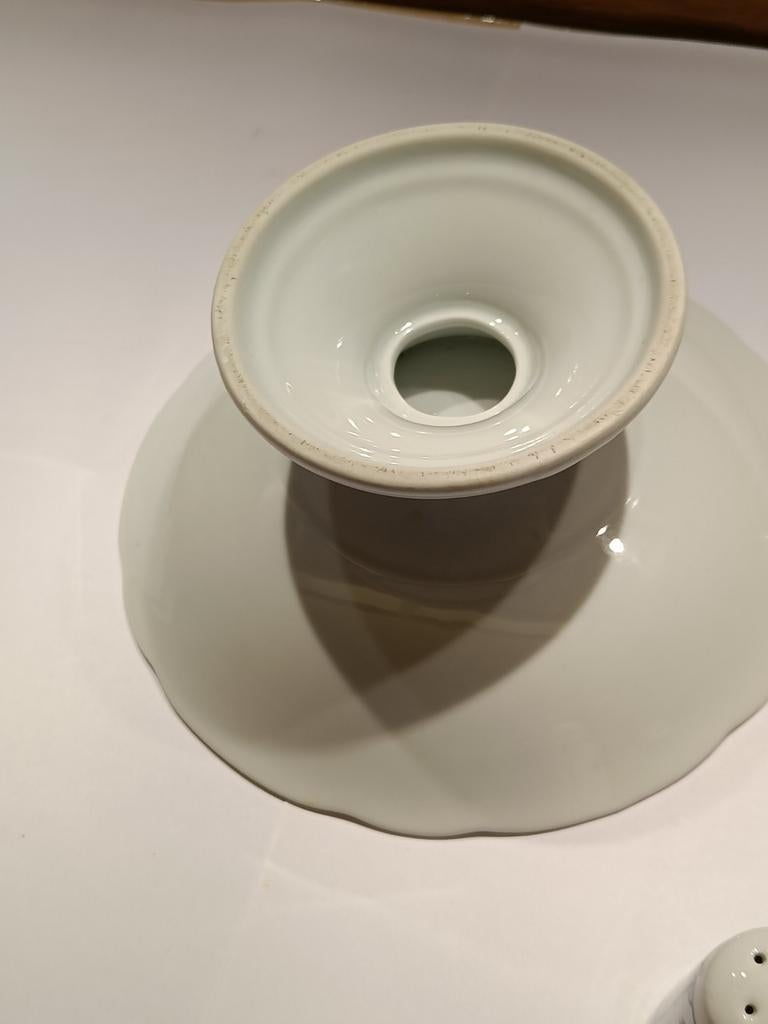 Présentoir à gâteaux en porcelaine Saxe, Enlèvement