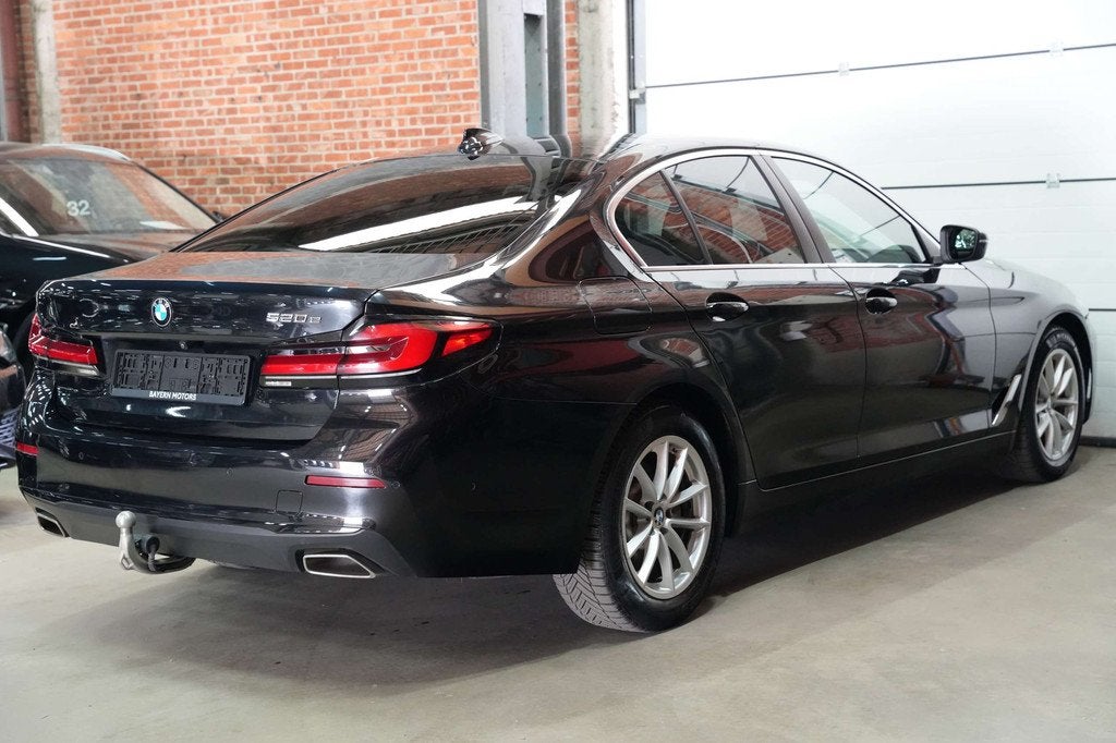 BMW 520 eA Plug in Hybride Benzine Facelift Sedan Facelift, Autos, BMW, Cuir, 32 g/km, Entreprise, Noir