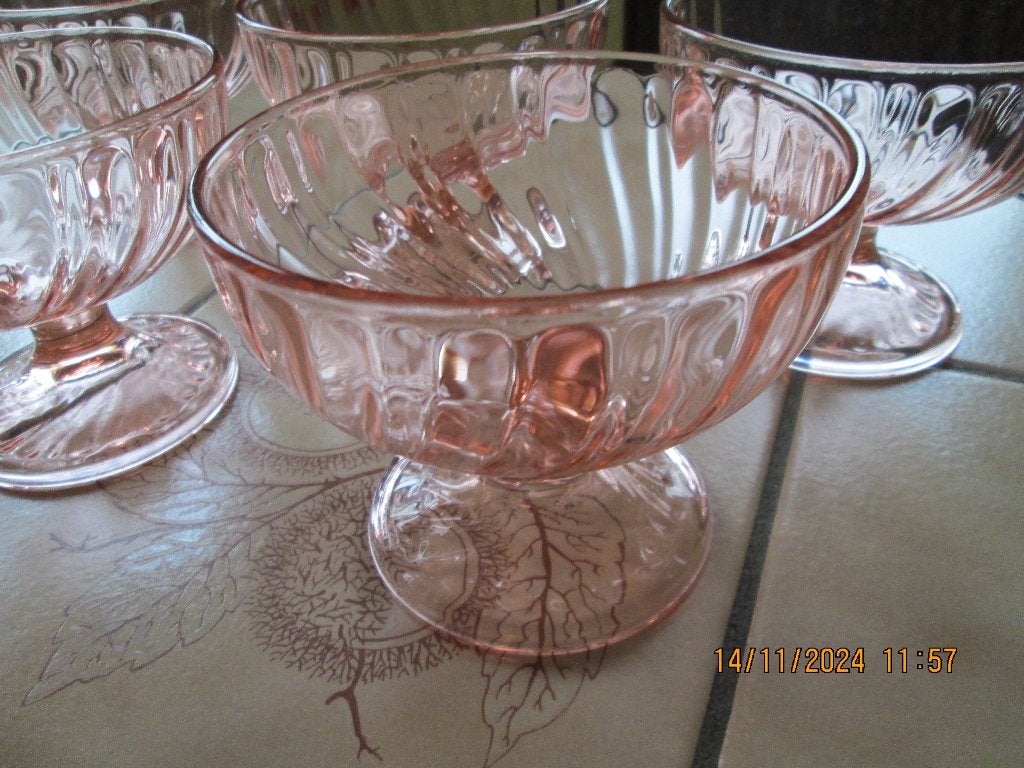 Coupes à glace (6) « Arcoroc » en verre transparent rose, Maison & Meubles, Cuisine | Vaisselle, Comme neuf, Verre, Enlèvement