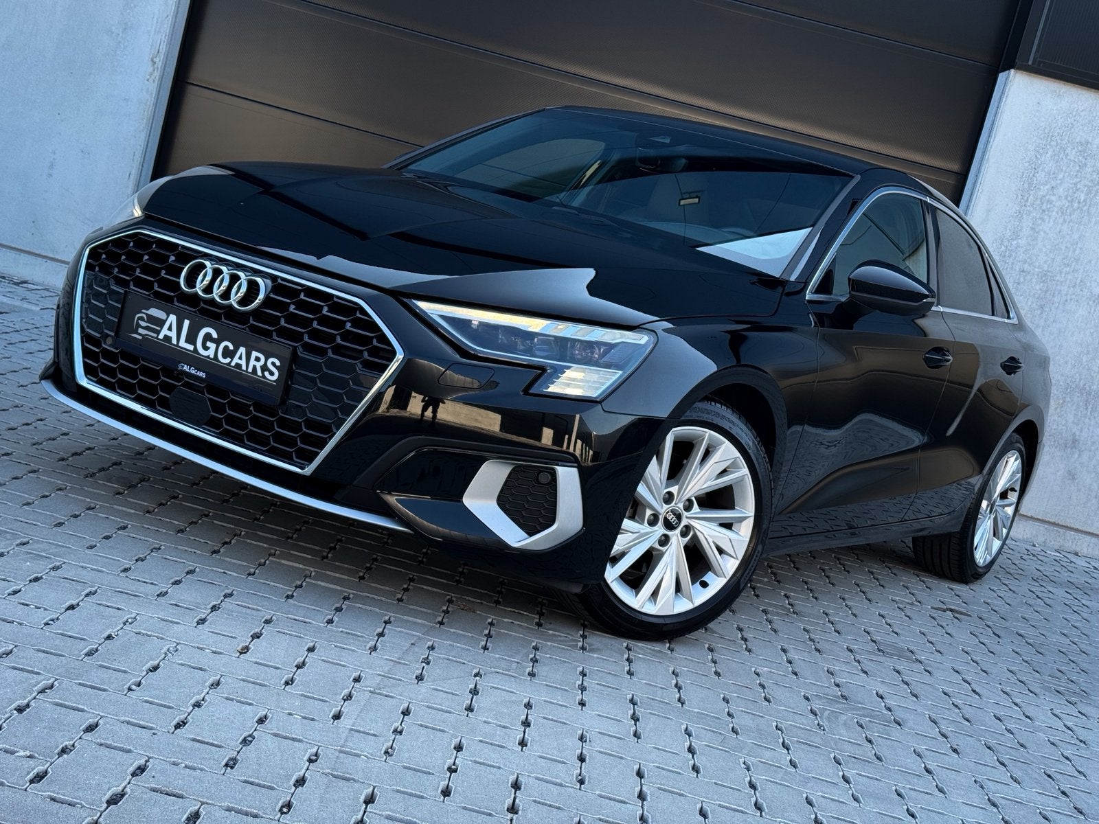 Audi A3 35 TFSI 110kW Limousine / Leder / Camera / Keyless, Auto's, 4 cilinders, Zwart, Leder, Bedrijf
