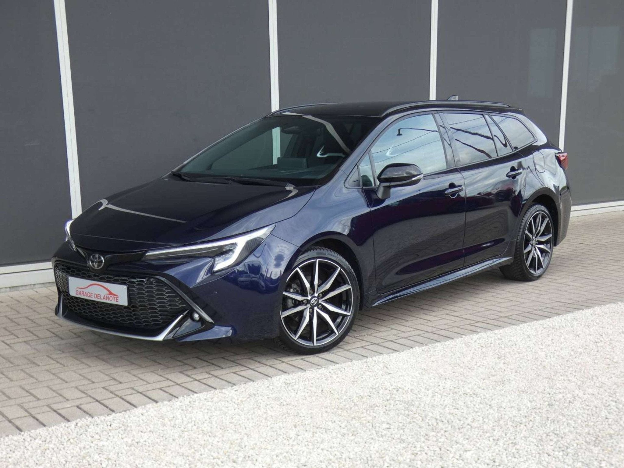 Toyota Corolla Touring FACELIFT 1.8 Hybrid 140pk GR Sport +P, Auto's, Gebruikt, Zwart, 4 cilinders, Blauw