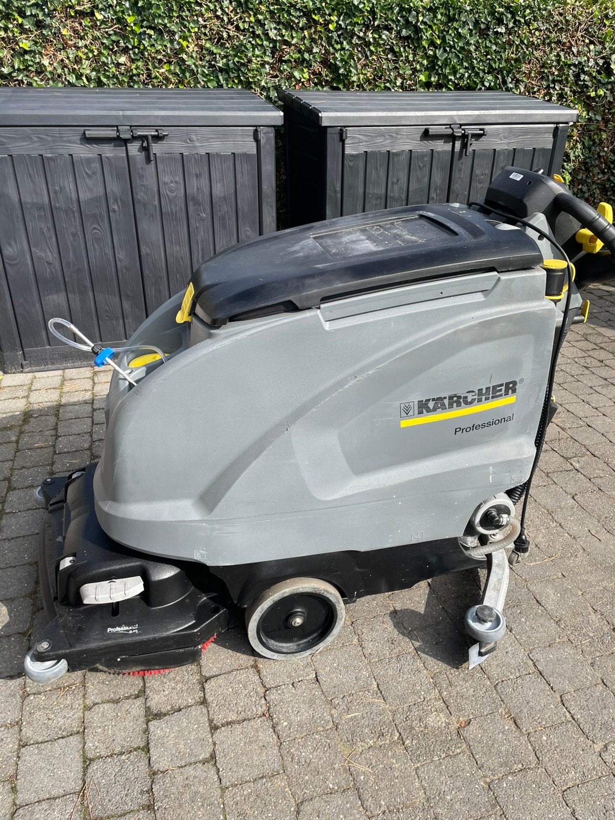 Karcher schrobmachine, Bricolage & Construction, Enlèvement, Utilisé, Machine de nettoyage à brosse