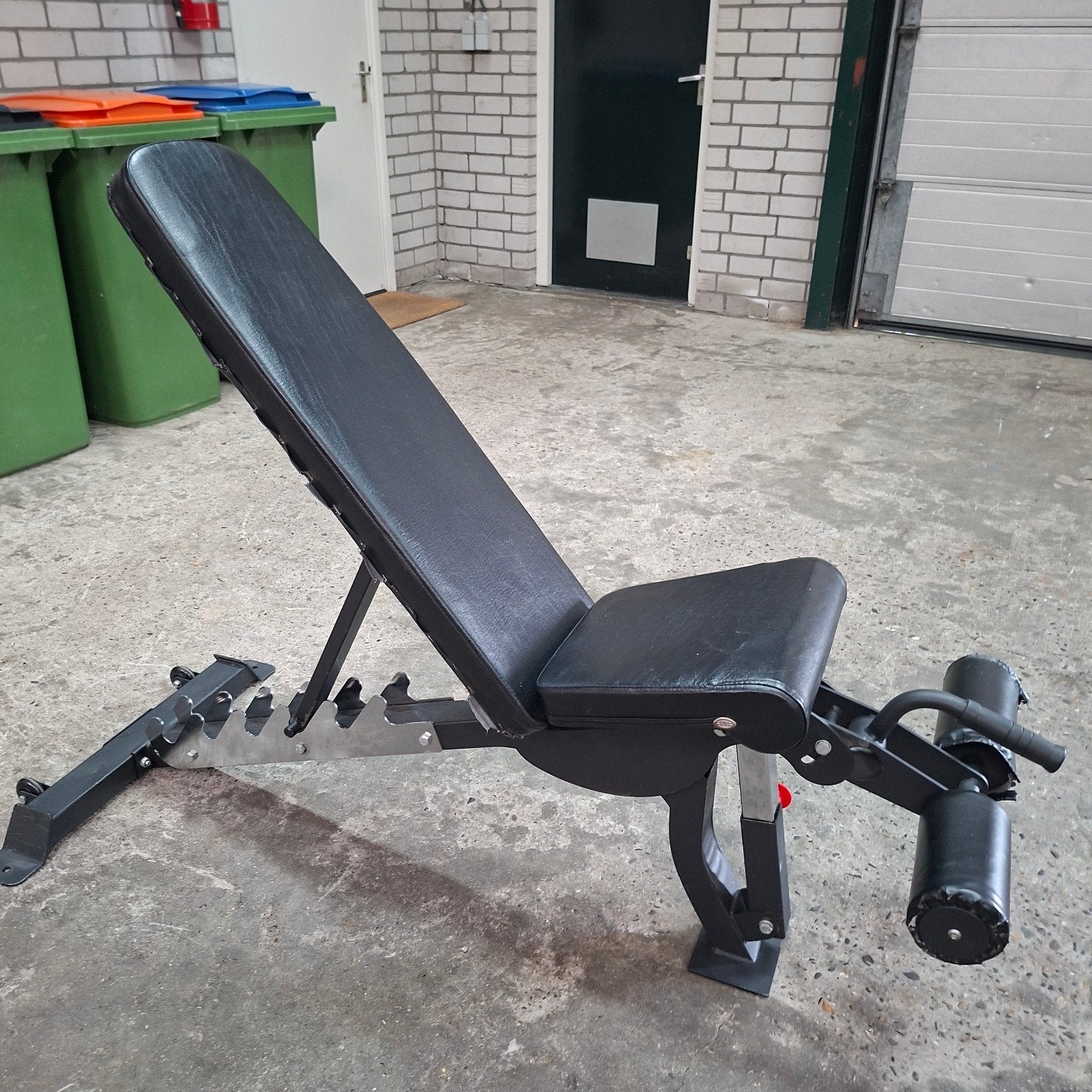 Adjustable Bench  Verstelbare Bankje, Ophalen