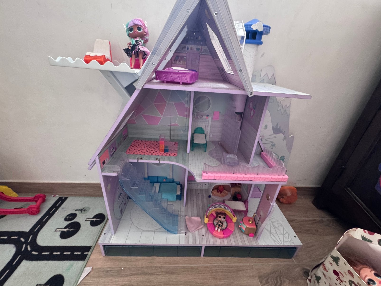Lol poppenhuis winter chalet, Ophalen, Gebruikt, Poppenhuis