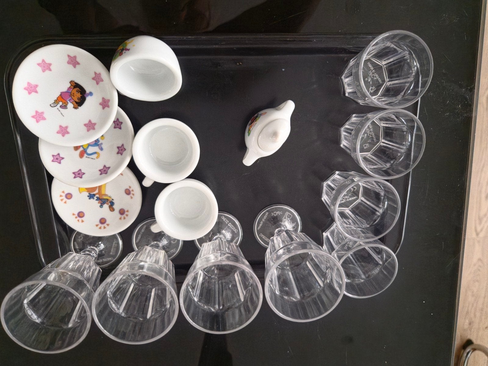 service porcelaine avec verres plastique, Ophalen, Kunststof