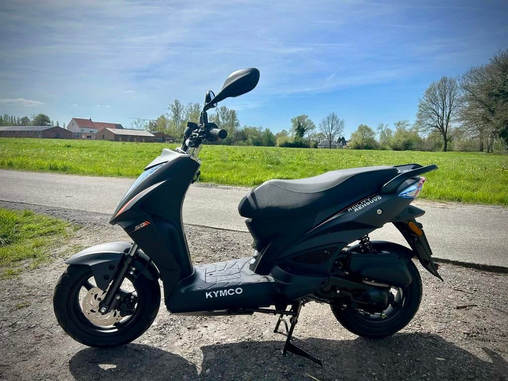 Kymco agility naked mat black, Fietsen en Brommers, Ophalen, Zo goed als nieuw