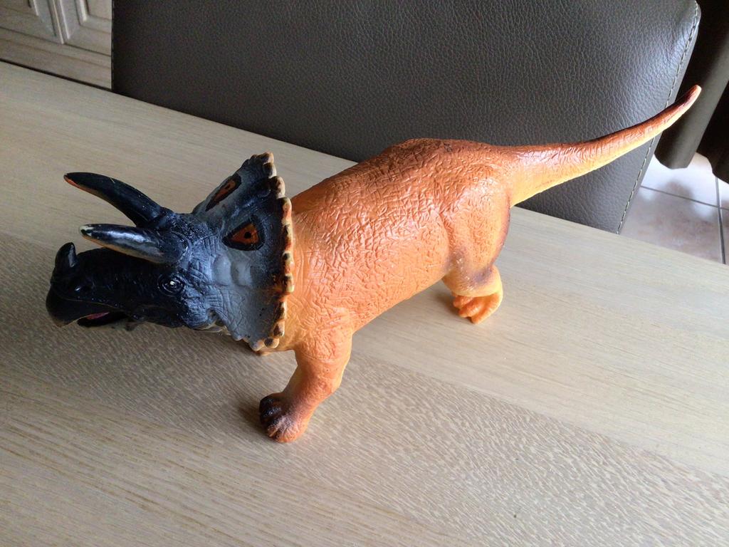 Triceratops dino groot, Ophalen of Verzenden, Zo goed als nieuw