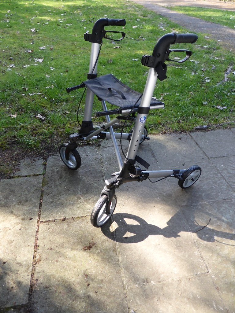 rollator vermeiren quad light - verstelbaar in 6 standen, Ophalen, Opvouwbaar, Zo goed als nieuw